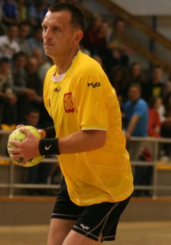Tomasz Bodasiński w ostatnim meczu z Viretem Zawiercie zdobył dla KSSPR Końskie 11 bramek, ale nie wystarczyło to do wygranej.