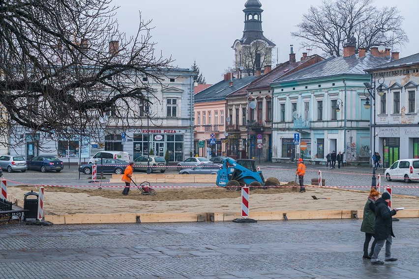 Nowy Sącz. Szykują lodowisko na Mikołajki