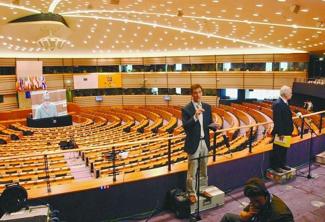 Stanisław Jałowiecki w sali plenarnej w Strasburgu. Eurodeputowani spędzają tu jeden tydzień w miesiącu.