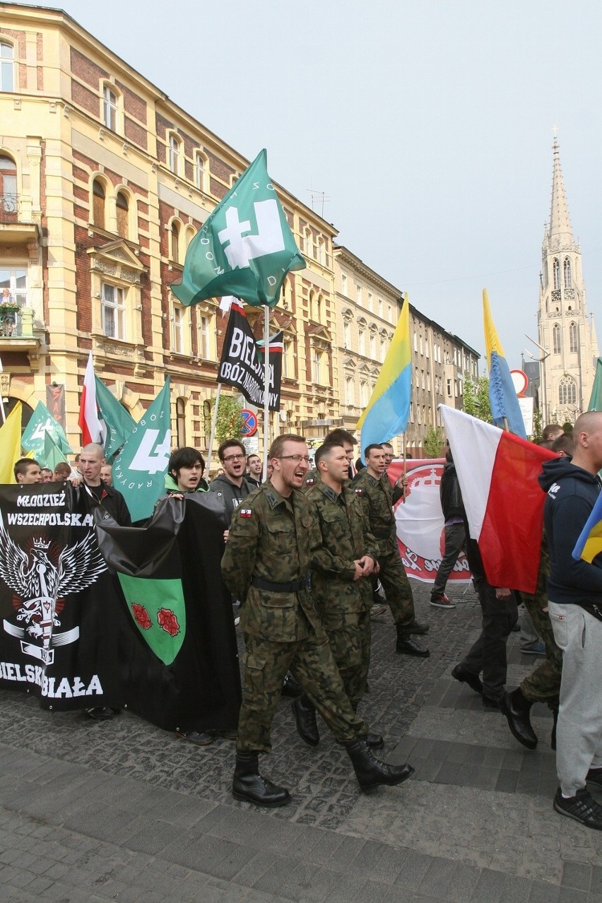 Marsz Powstańców Śląskich - w Katowicach demonstrowali...