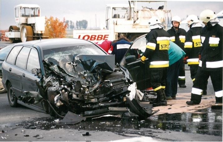 2001 rok. Wypadek na skrzyżowaniu ul. Oleskiej z obwodnicą...