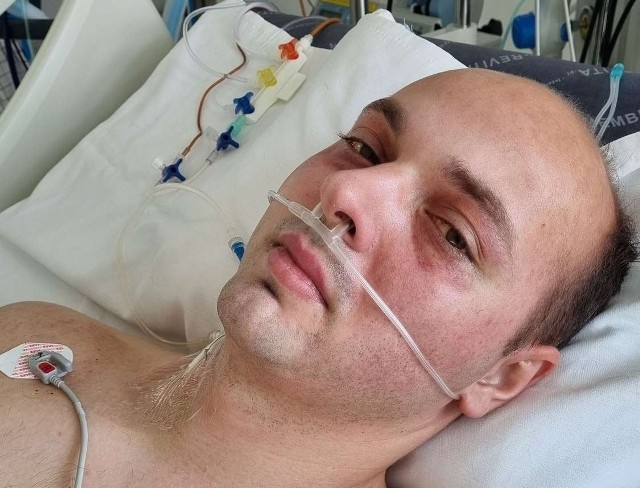Kamil Tabor podczas pobytu w szpitalu w Mielcu. Mężczyzna doznał wielu urazów zagrażających życiu.