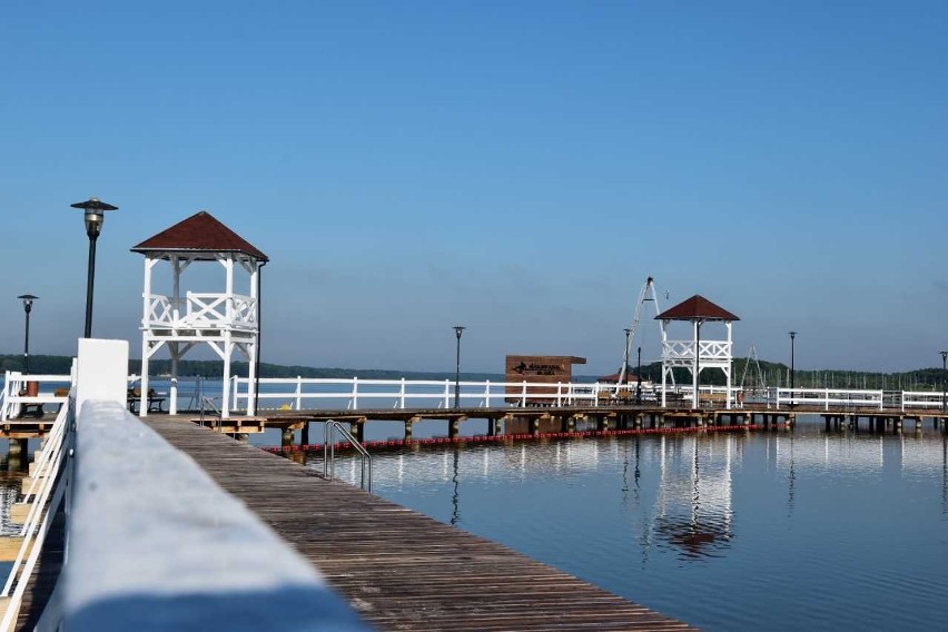 Jednym z magnesów przyciągających do Sławy jest plaża z...