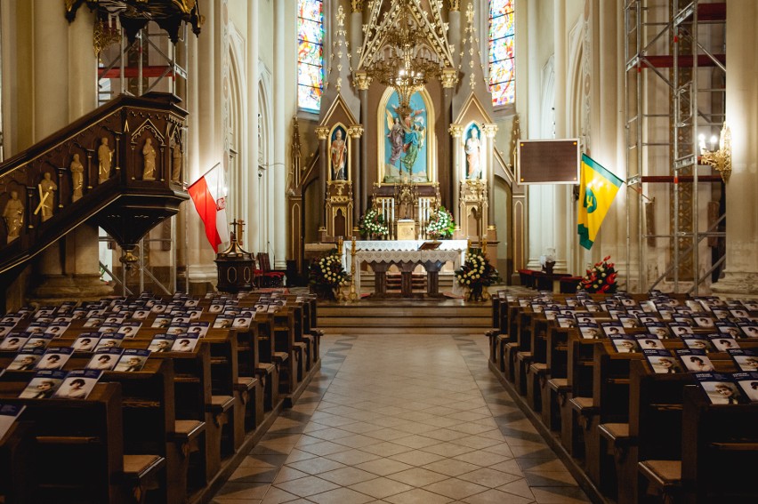 Ostrów Mazowiecka. Odsłonili tablicę poświęconą dwóm...