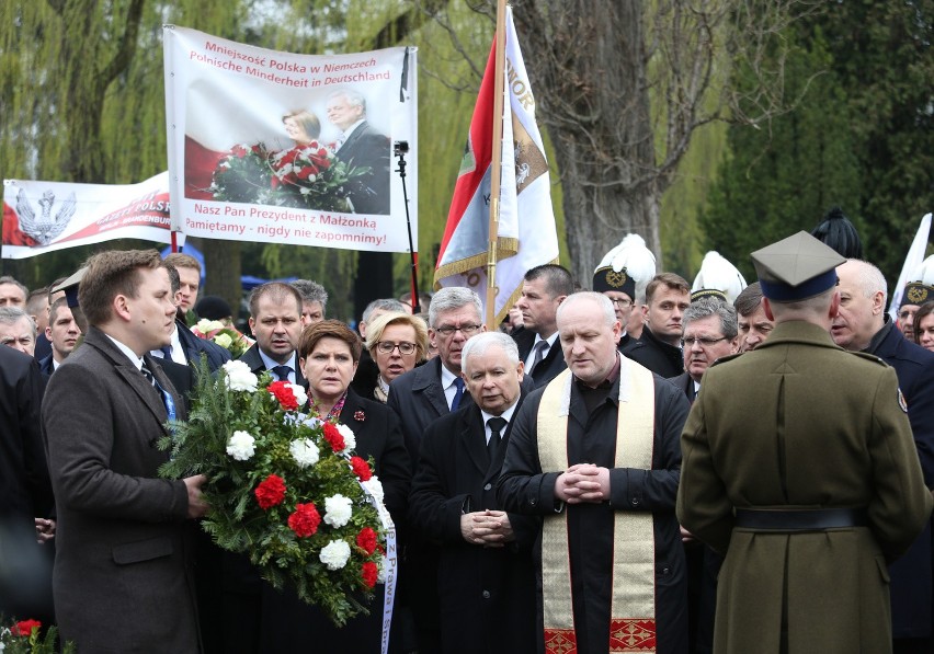 6. rocznica katastrofy smoleńskiej: Marsz pamięci na zakończenie uroczystości w Warszawie [ZDJĘCIA]