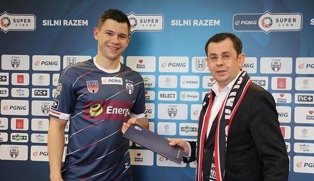 Bartosz Wojdak (z lewej) do Mielca przychodzi z Energi MKS-u Kalisz