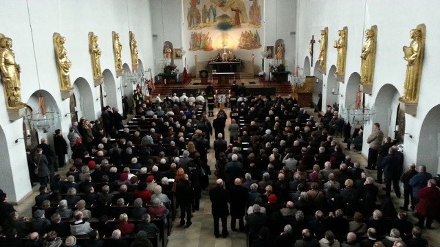 Do kościoła Świętego Antoniego w Zdzieszowicacach przybyły tłumy.
