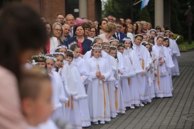 Sezon komunijny już się zaczął. Podpowiadamy, jaki prezent wybrać dla chłopców i dziewczynek przystępujących do Pierwszej Komuni Świętej. Kliknij dalej.