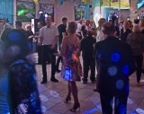 Wasilków. Imprezy taneczne w kompleksie hotelowym "Nad Zalewem" cieszą się dużą popularnością