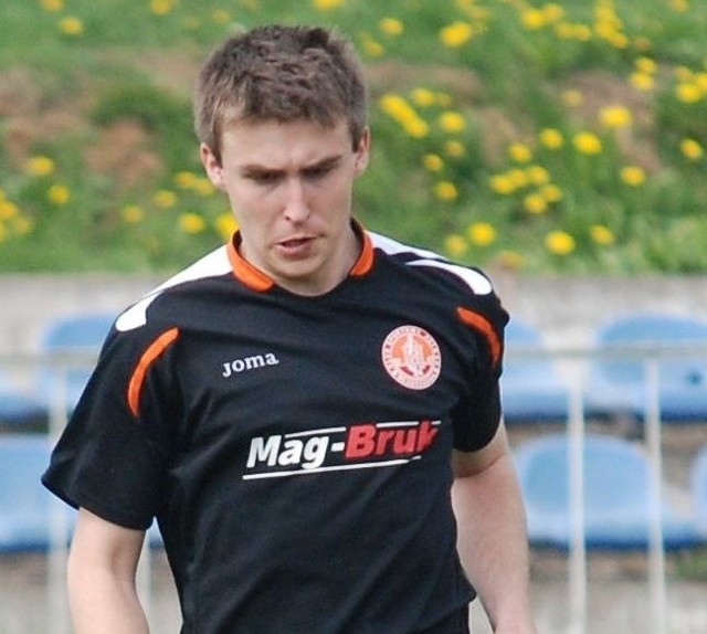 Marcin Jarmuda w sobotę obchodził 25 urodziny. W tym dniu sprawił sobie prezent zdobywając dwa gole w spotkaniu z GKS Nowiny, wygranym przez Hetmana Włoszczowa 5:3.