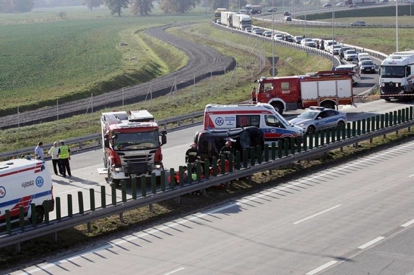 Wypadek na A4. Ranna kobieta, lądował śmigłowiec LPR [ZDJĘCIA]