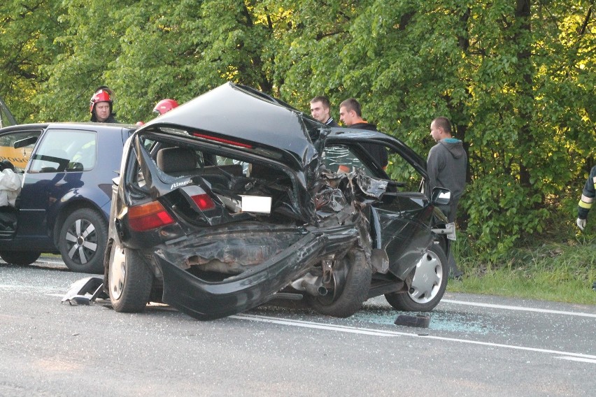 Wypadek w Porębie. Trzy osoby trafiły do szpitala [ZDJĘCIA]