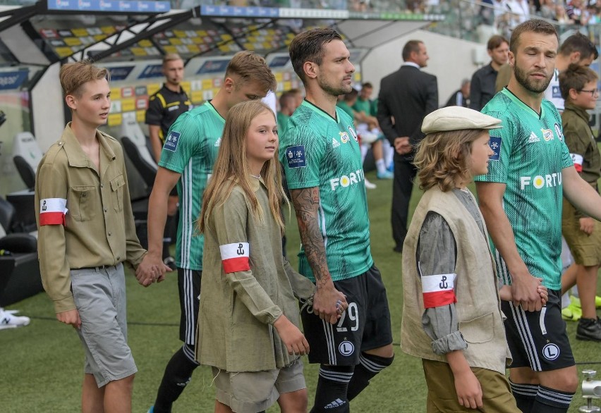 Legia Warszawa uczciła Powstanie Warszawskie przed meczem ze...