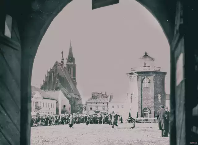 Wieża ciśnień na Rynku w Olkuszu - październik 1934 roku