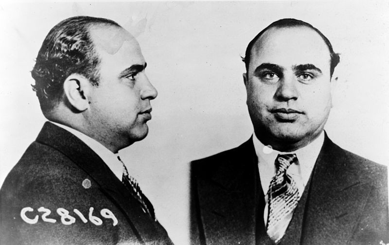Al Capone latami walczył z gangiem z North Side, na którego...