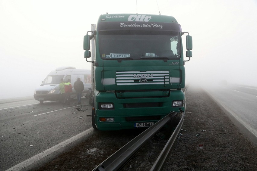 Karambol na autostradzie A1 pod Piotrkowem