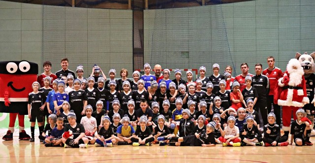 W Hali Sportowej Zespołu Szkół Katolickich Diecezji Kieleckiej odbyły się Mikołajki z DAP Kielce.