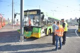 Kaponiera: Kolejny autobus MPK wjechał w słup trakcyjny
