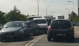 Karambol kilku pojazdów na wiadukcie 1 Maja w Kielcach. Potężne korki