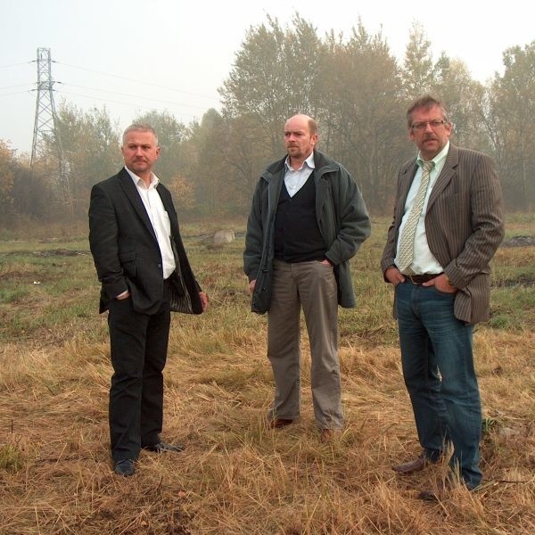 Tomasz Grzybek (z lewej), dyrektor Betonbudu, oraz Roland Panusch i Herbert Schneider, właściciele firmy, mówią, że o lokalizacji betoniarni zadecydowało wiele rzeczy, ale najważniejsza to bardzo dobry klimat dla inwestorów.