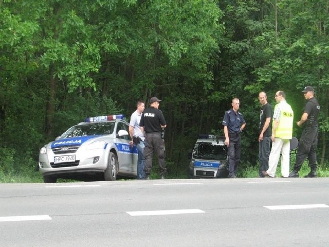 Policja ogrodziła teren w lesie pod Toruniem i nikogo nie wpuszczała na miejsce zdarzenia