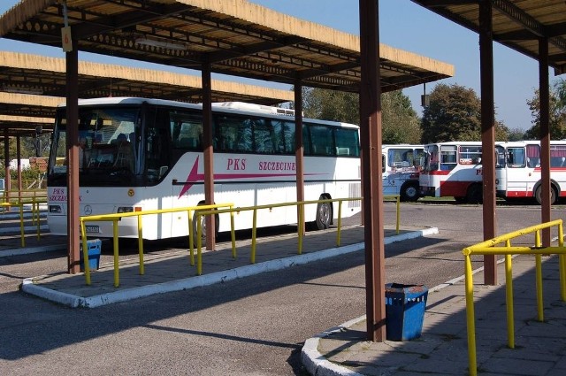 Targi wokół złocienieckich autobusówPodczas nadzwyczajnej sesji Rady Powiatu Drawskiego, radni zatwierdzili projekt umowy spółki, którą powiat utworzyć ma z czterema gminami: Złocieńcem, Ostrowicami, Wierzchowem i Kaliszem Pomorskim.