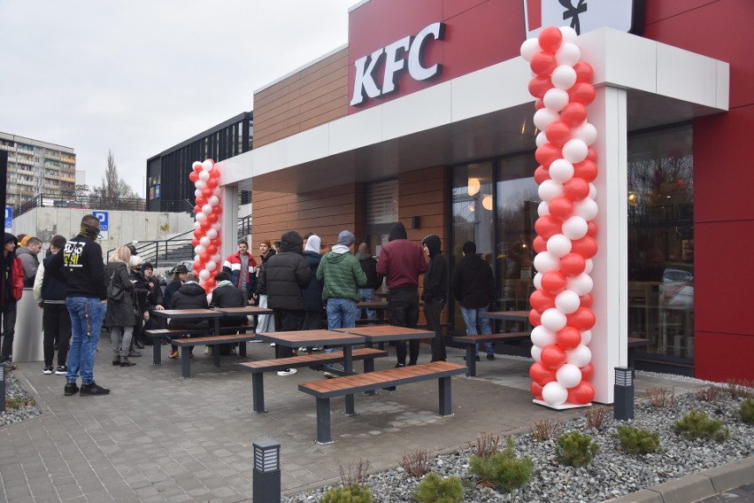 W Jastrzębiu otwarto pierwszą restaurację KFC. Na otwarcie...