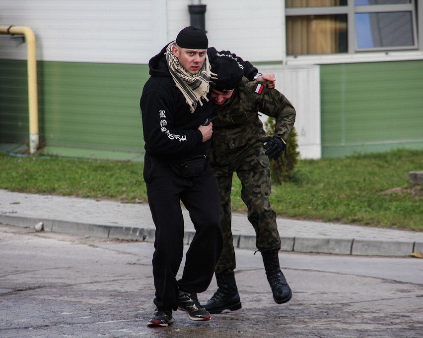 Antyterroryści w koszarach. Było gorąco