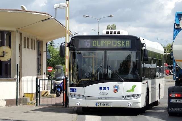 Codziennie z zajezdni autobusowej przy ulicy Legionów w Toruniu wyjeżdża ponad 100 pojazdów