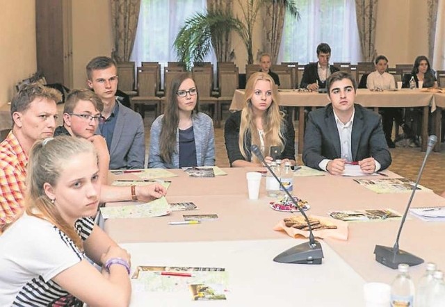 Jedno z pierwszych spotkań młodych z gminy Krzeszowice, którzy chcą powołać swoją radę, żeby reprezentowała ich w samorządzie