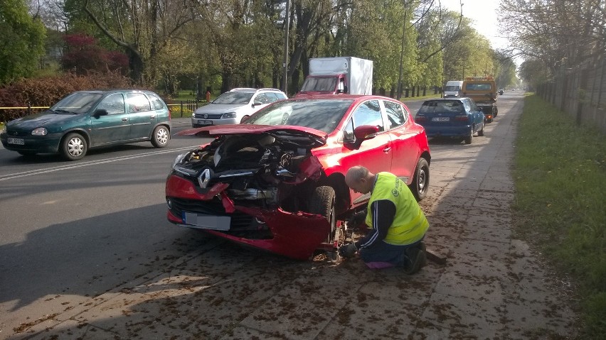 Wypadek na Kilińskiego. Kierowca bmw nie ustąpił pierwszeństwa. 1 osoba poszkodowana [ZDJĘCIA]