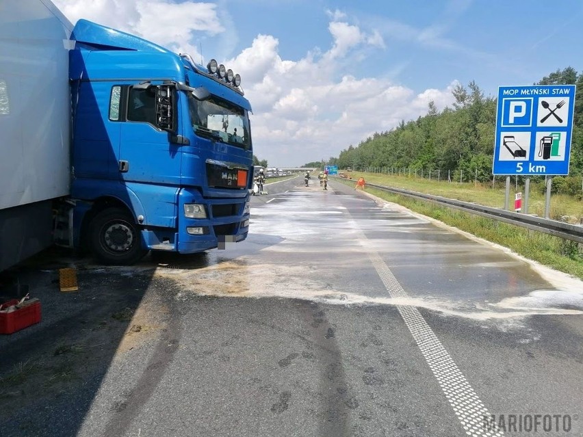 Ciężarówka zablokowała A4 w okolicach węzła w Prądach. Potężny korek na autostradzie. Akcja trwała 9 godzin