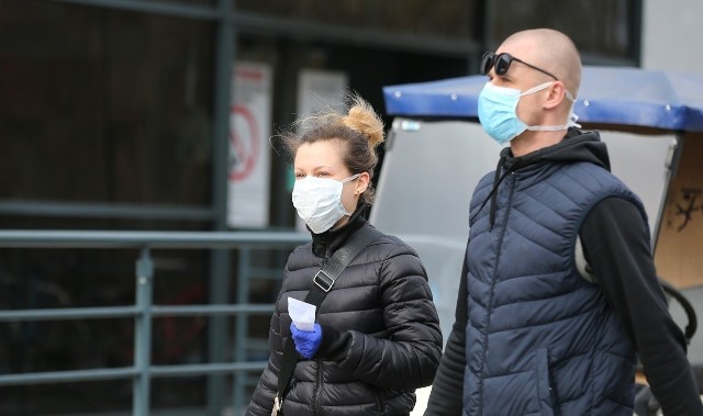 Maseczki w pracy. Obowiązek zakrywania ust i nosa w pracy