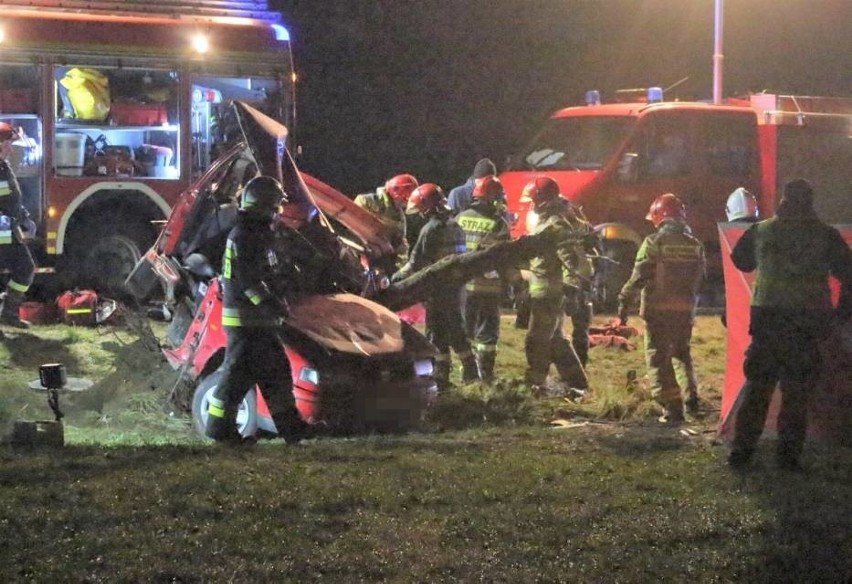 Tragiczny wypadek na krajowej "6" koło Warszkowa. Zginęła młoda kobieta