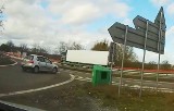 A wy się dziwicie, jak można wjechać pod prąd na autostradę? Drogowcy pokazali szokujący film