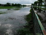 Część stadionów jest zalana. Kluby odwołały kolejne spotkania. Nie zagrają w Sieniawie, Krośnie i Wiśniowej