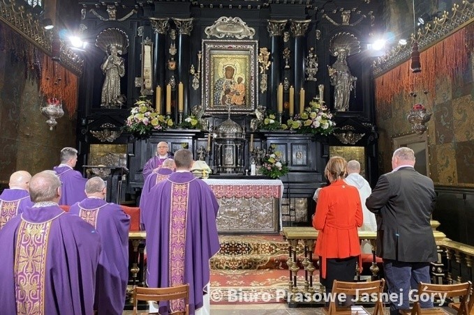 Na Jasnej Górze modlą się o ustanie rozprzestrzeniania się...