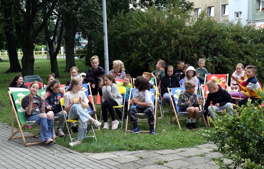 Na skwerze przy bibliotece na ul. Mikołaja z Ryńska w...