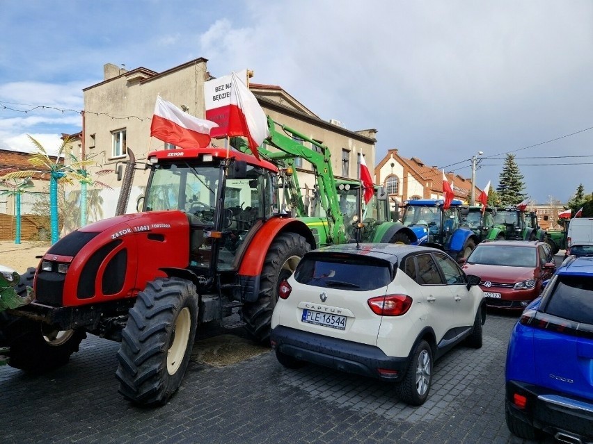 Protest rolników podczas konwencji PiS w Lesznie.