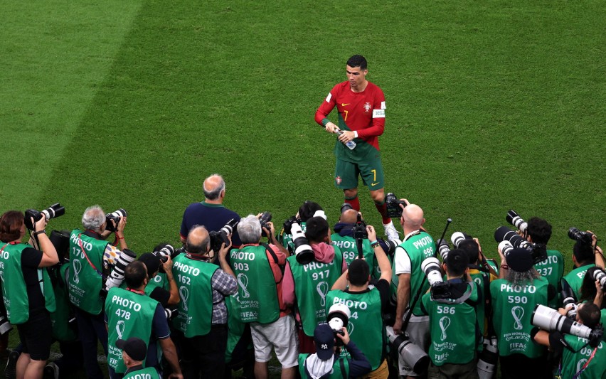 MŚ 2022. To byłaby asysta mundialu! Cristiano Ronaldo podawał barkiem w meczu Portugalia - Urugwaj