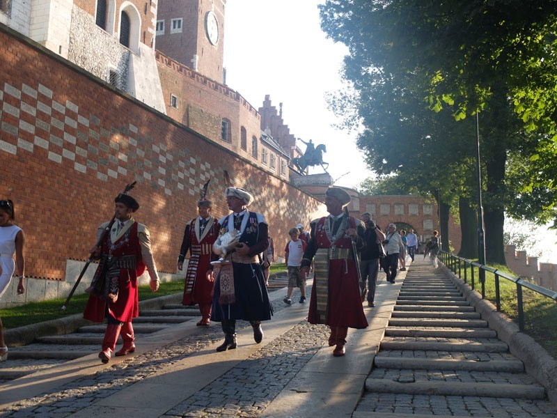 Msza święta w królewskiej katedrze na Wawelu w przeddzień marszu szlakiem Pierwszej Kompanii Kadrowej