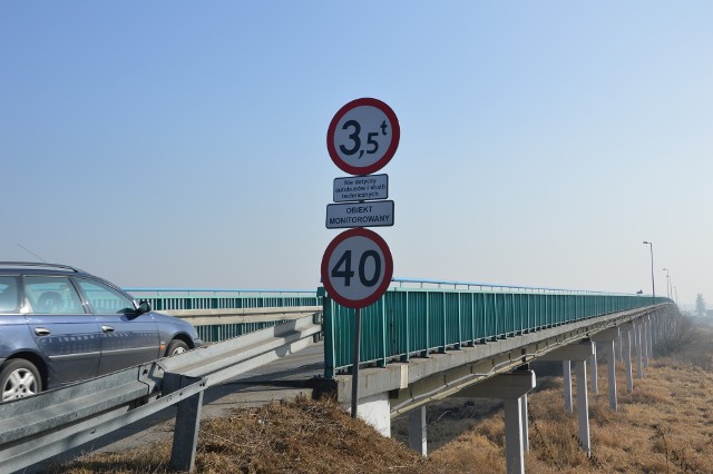 Istniejący most w Nowym Brzesku posiada tylko jeden pas ruchu i ograniczenie tonażu pojazdów
