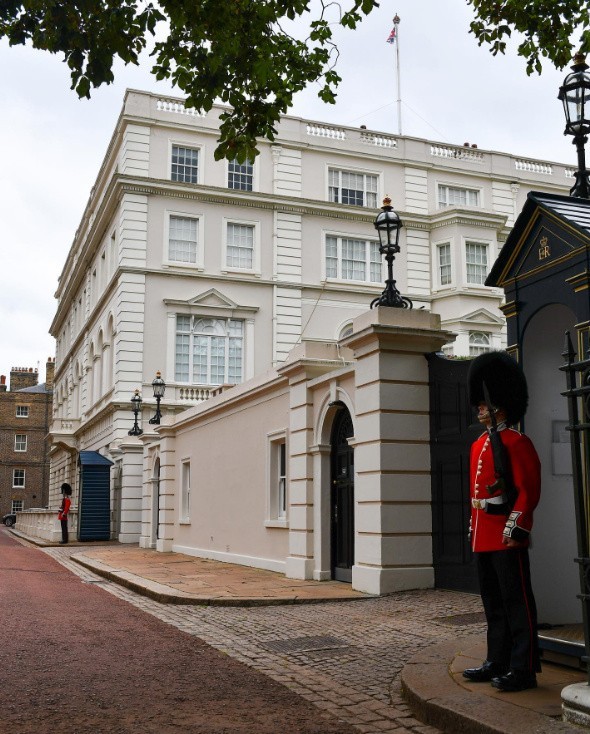 Clarence House to rezydencja królewska w Londynie, która...