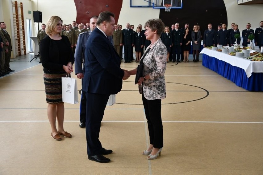 Policjanci odebrali nagrody za prace literackie i plastyczne (zdjęcia)