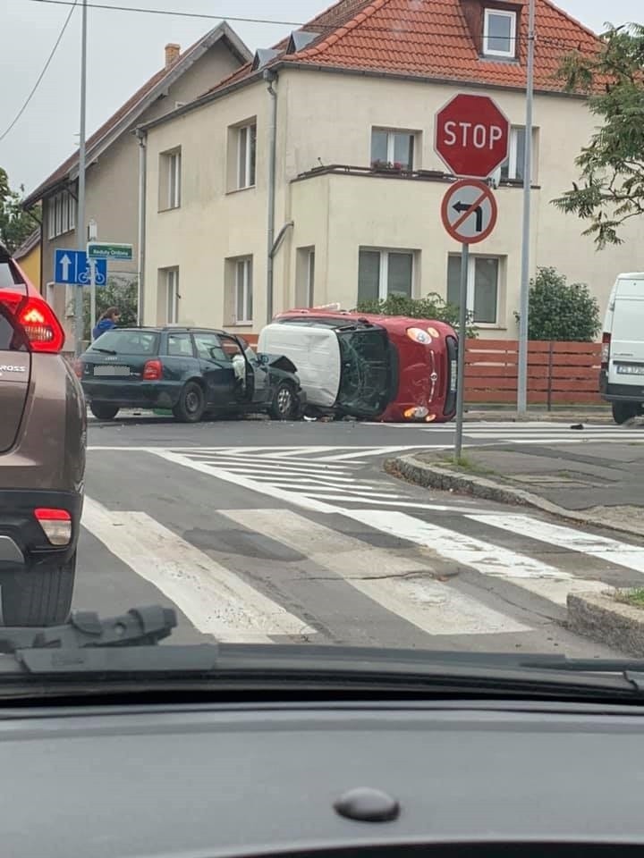 Wypadek na ul. Reduty Ordona. Zderzyły się dwa samochody