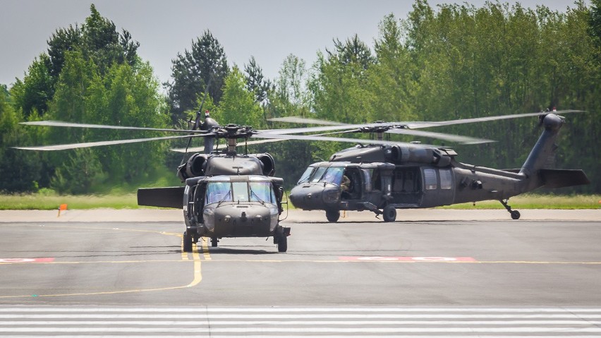 Helikoptery black hawk armii amerykańskiej w Pyrzowicach i Lublińcu. To ćwiczenia wojskowe