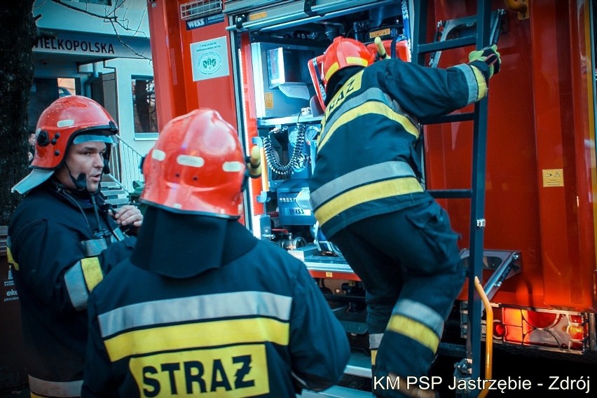 Pożar w bloku na Wielopolskiej w Jastrzębiu-Zdroju....