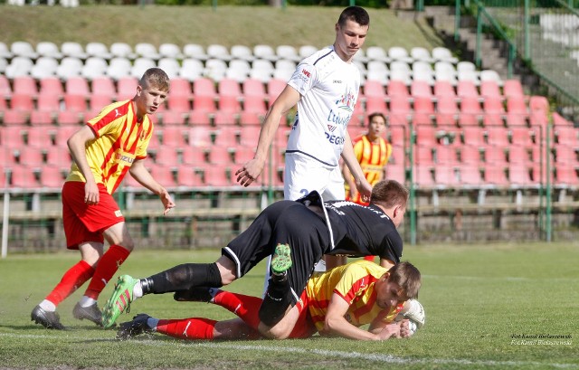 Korona II Kielce pokonała Lewart Lubartów 1:0 po bramce Miłosza Strzebońskiego.