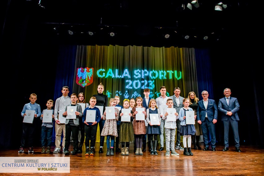 Nagrody młodym sportowcom wręczali: Sławomir Szmal, Jacek...