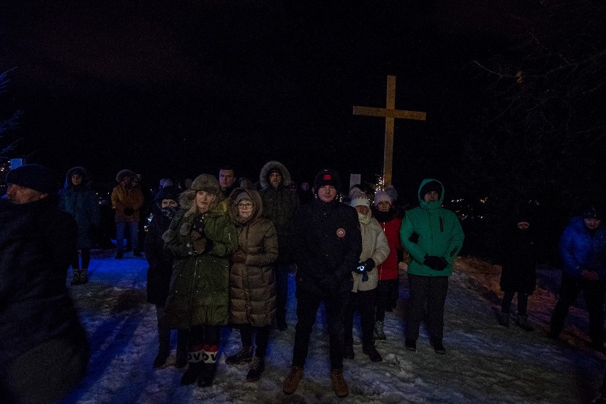 Kościelisko. Góralska pasterka na Prędówce. Wierni zebrali się w nocy, by ogłosić światu narodzenie Jezusa